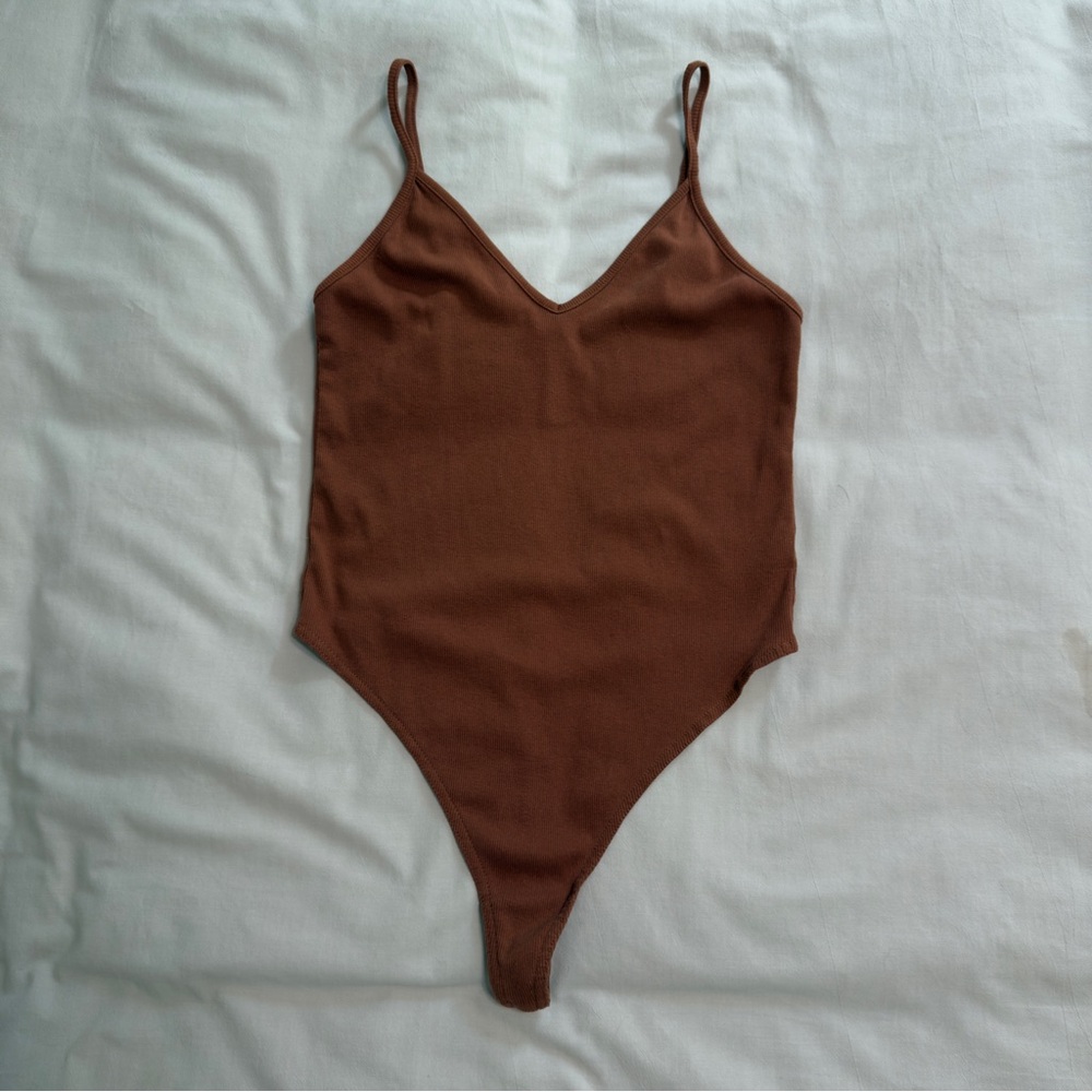 BP. Ribbed V-Neck Bodysuit | Rust Brown | M
